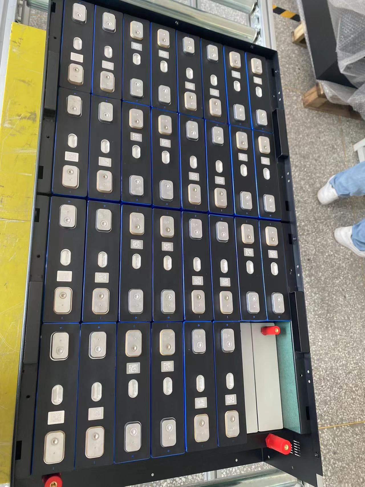 Battery modules arranged for assembly